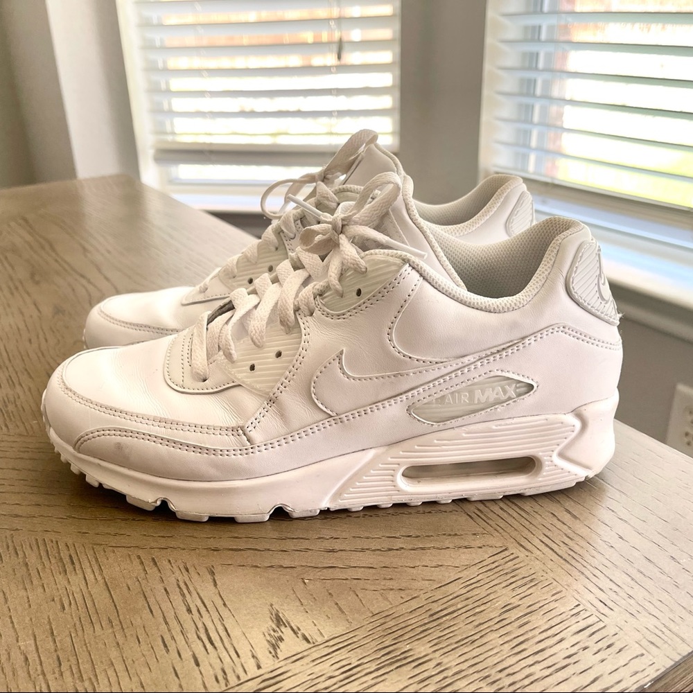 White Nike Air Maxes ✨